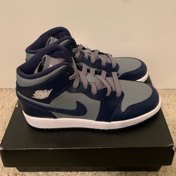 Air Jordan Mid Georgetown size GS